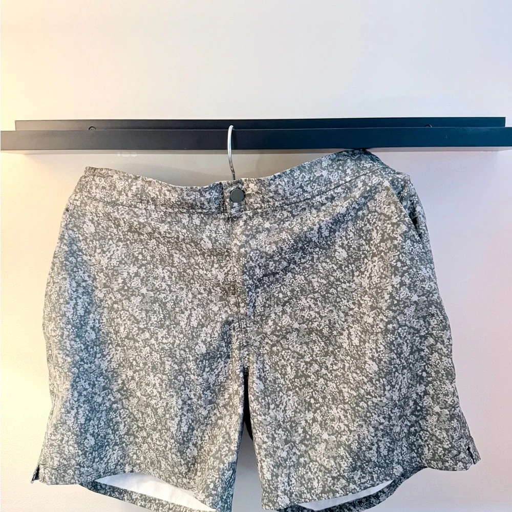 Hollister x Gilly Hicks Men’s Shorts with Compression Short Liner 6” - Picture 1 of 6